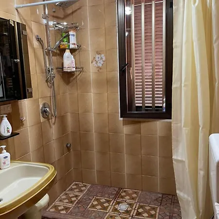 Ada Villa *